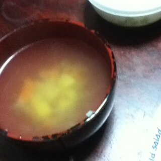 舞茸と根菜のコンソメスープ